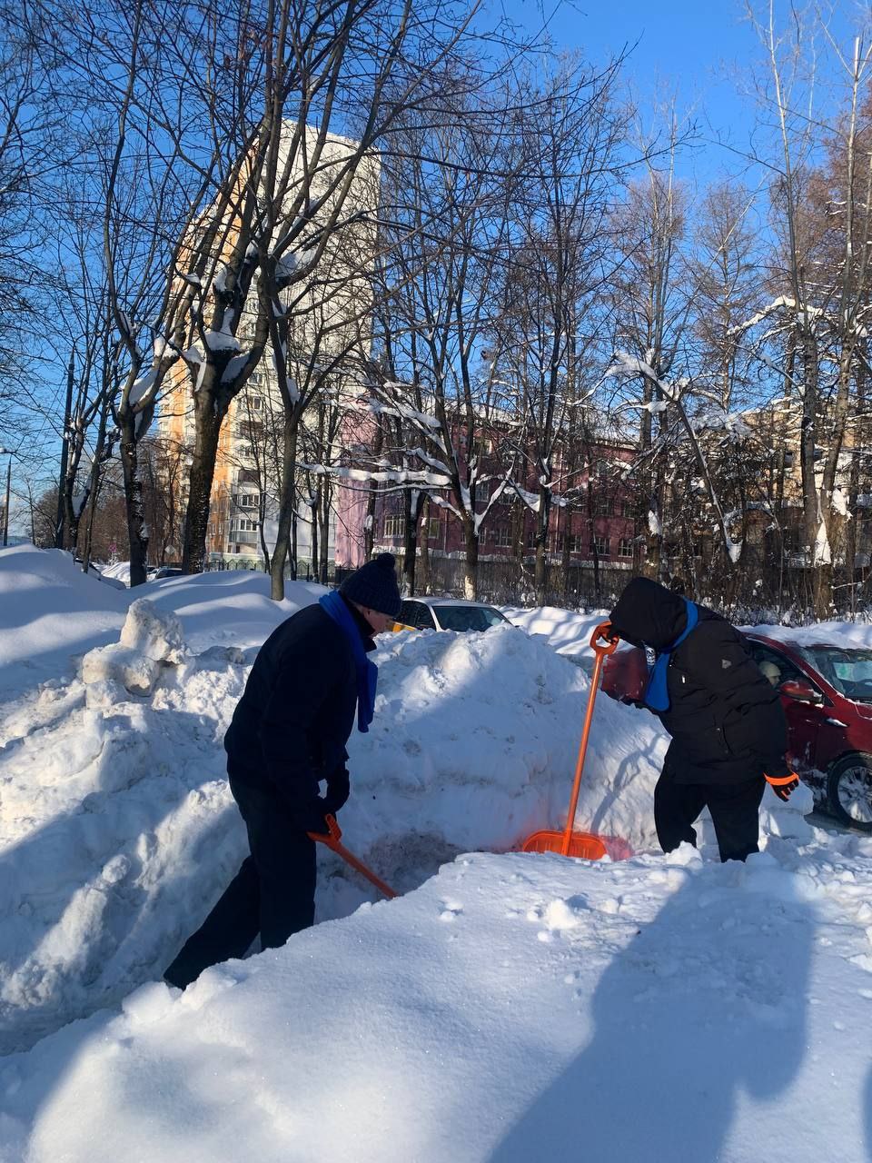 Особое внимание в ходе субботника активисты Единой России уделили социальным объектам Особое внимание в ходе субботника активисты Единой России уделили социальным объектам