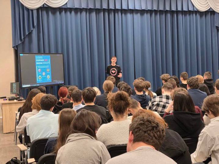 В Опалиховской школе (г. Красногорск) транспортные полицейские ЦФО вместе с нашим земляком, четырехкратным чемпионом мира по паравелоспорту Алексеем Обыденновым, провели профилактическую встречу для учащихся 8–9 классов В Опалиховской школе (г. Красногорск) транспортные полицейские ЦФО вместе с нашим земляком, четырехкратным чемпионом мира по паравелоспорту Алексеем Обыденновым, провели профилактическую встречу для учащихся 8–9 классов