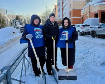 Депутаты и жители города вышли на субботник