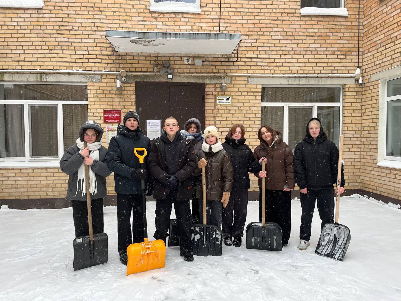 Снежный десант Раменского колледжа на защите социальных объектов Снежный десант Раменского колледжа на защите социальных объектов