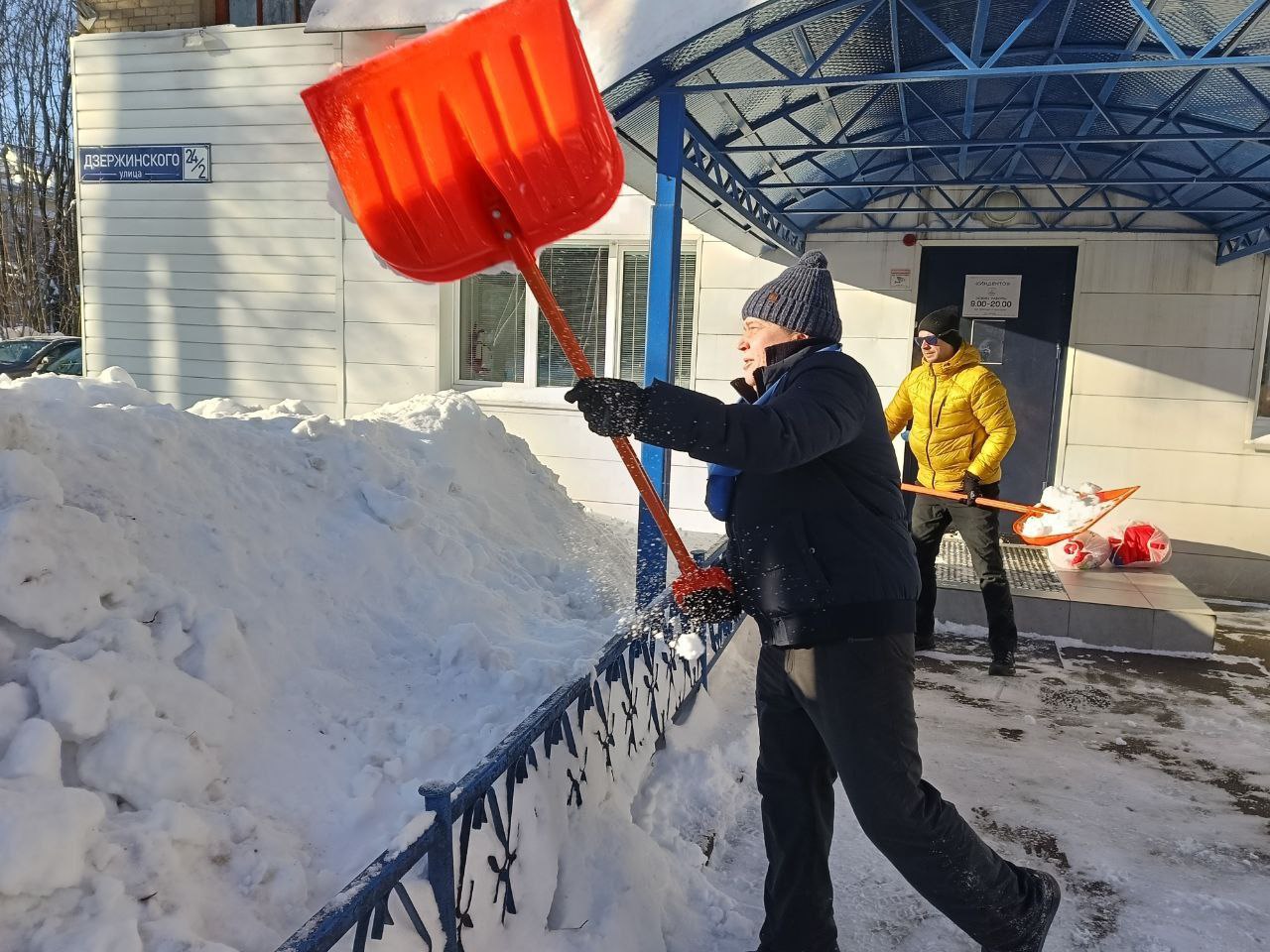 Особое внимание в ходе субботника активисты Единой России уделили социальным объектам Особое внимание в ходе субботника активисты Единой России уделили социальным объектам