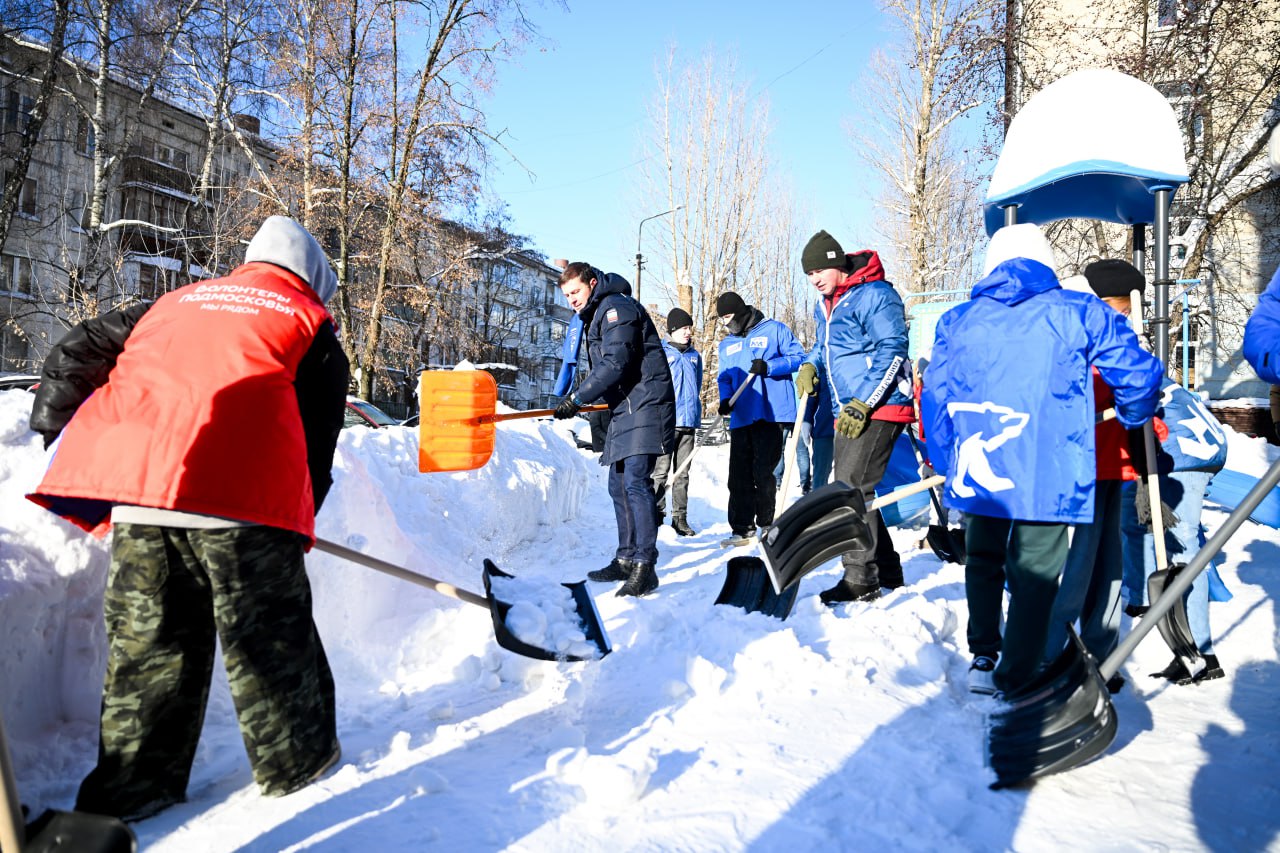 Владимир Волков: Масштабный снежный субботник состоялся сегодня в Люберцах по инициативе партии «Единая Россия» Владимир Волков: Масштабный снежный субботник состоялся сегодня в Люберцах по инициативе партии «Единая Россия»