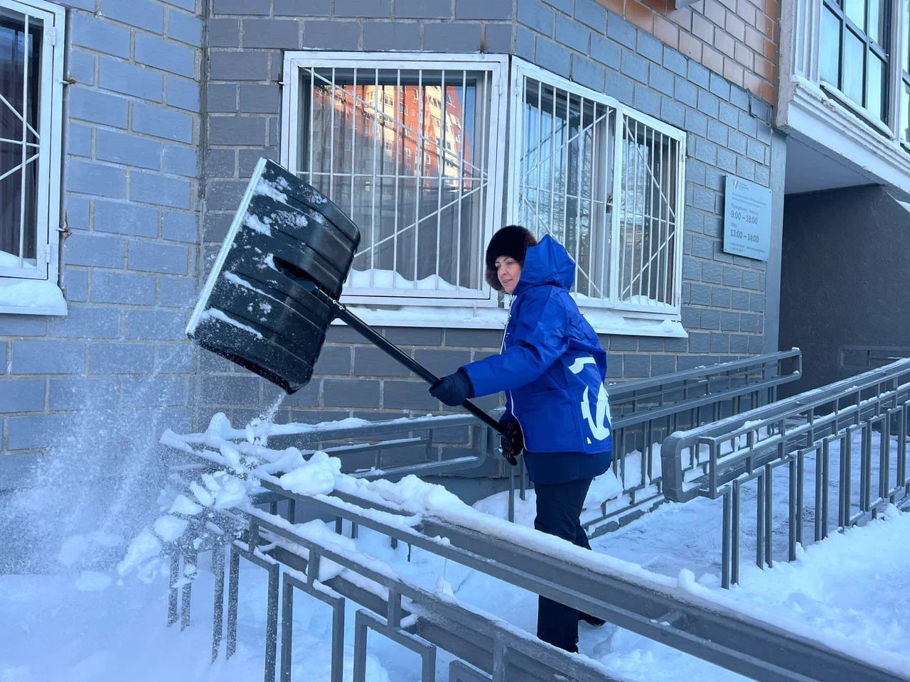 Герой России Иван Клещерев присоединился к масштабному снежному субботнику Единой России в Балашихе Герой России Иван Клещерев присоединился к масштабному снежному субботнику Единой России в Балашихе