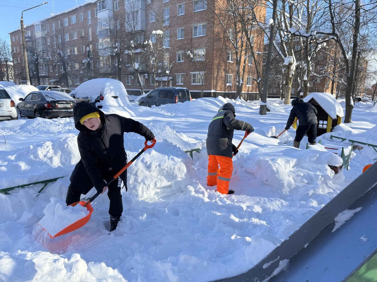 Сергей Мужальских: Сегодня в нашем округе по инициативе Единой России проводим субботник по ликвидации последствий обильного снегопада Сергей Мужальских: Сегодня в нашем округе по инициативе Единой России проводим субботник по ликвидации последствий обильного снегопада