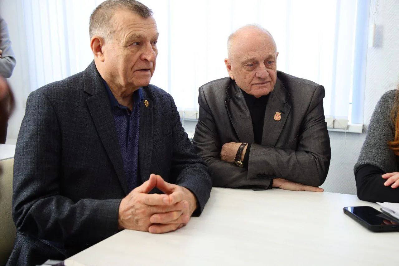 Алексей Малкин: Состоялось очередное заседание местного политического совета, где вместе с депутатом Московской областной Думы Екатериной Лобышевой и членами совета обсудили дальнейшее развитие местного отделения и... Алексей Малкин: Состоялось очередное заседание местного политического совета, где вместе с депутатом Московской областной Думы Екатериной Лобышевой и членами совета обсудили дальнейшее развитие местного отделения и...