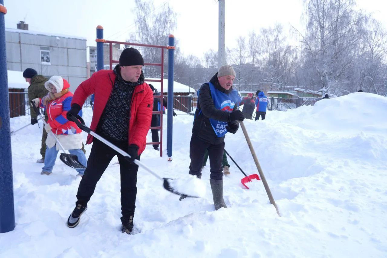В Сергиевом Посаде прошел масштабный субботник по инициативе партии «Единая Россия» В Сергиевом Посаде прошел масштабный субботник по инициативе партии «Единая Россия»