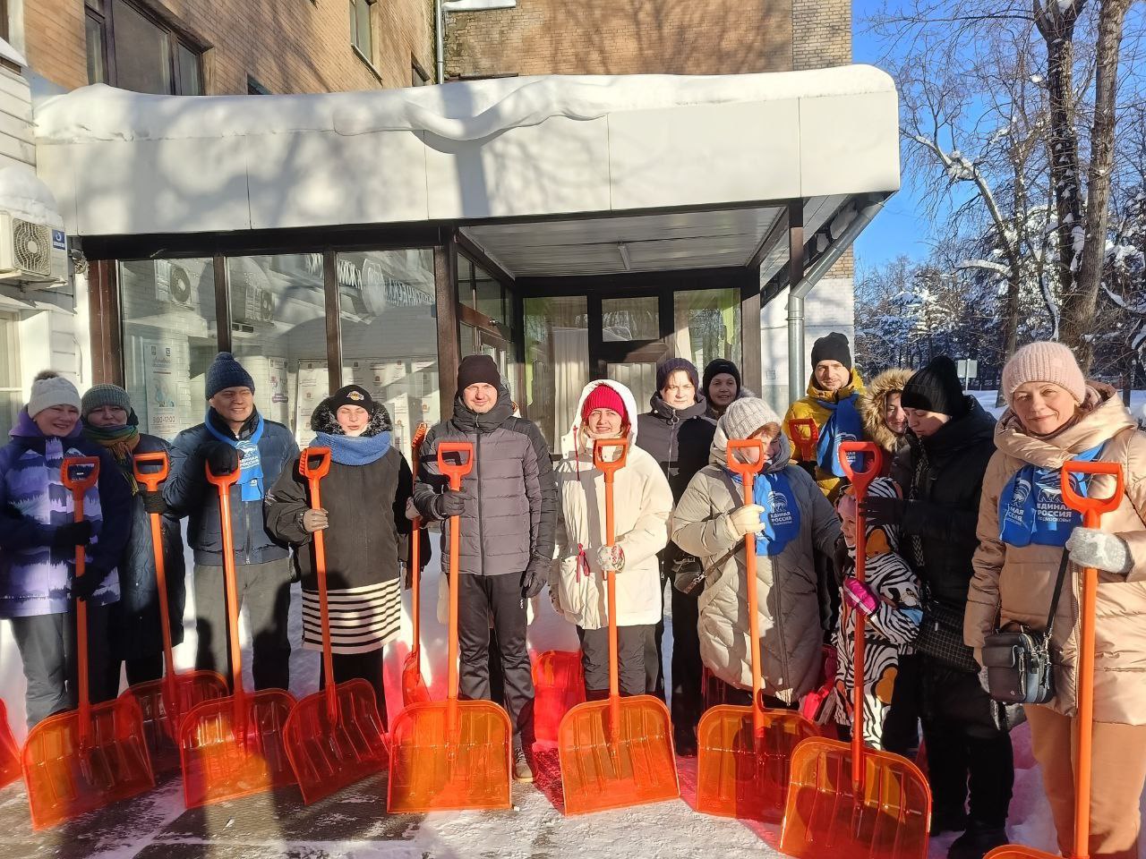 Особое внимание в ходе субботника активисты Единой России уделили социальным объектам Особое внимание в ходе субботника активисты Единой России уделили социальным объектам