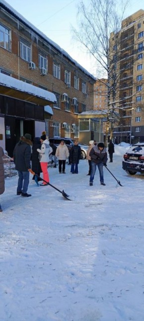 Сотрудники Управления капитального строительства администрации Дмитровского округа поддержали коммунальные службы в уборке снега