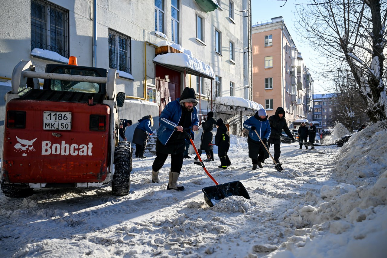 Владимир Волков: Масштабный снежный субботник состоялся сегодня в Люберцах по инициативе партии «Единая Россия» Владимир Волков: Масштабный снежный субботник состоялся сегодня в Люберцах по инициативе партии «Единая Россия»
