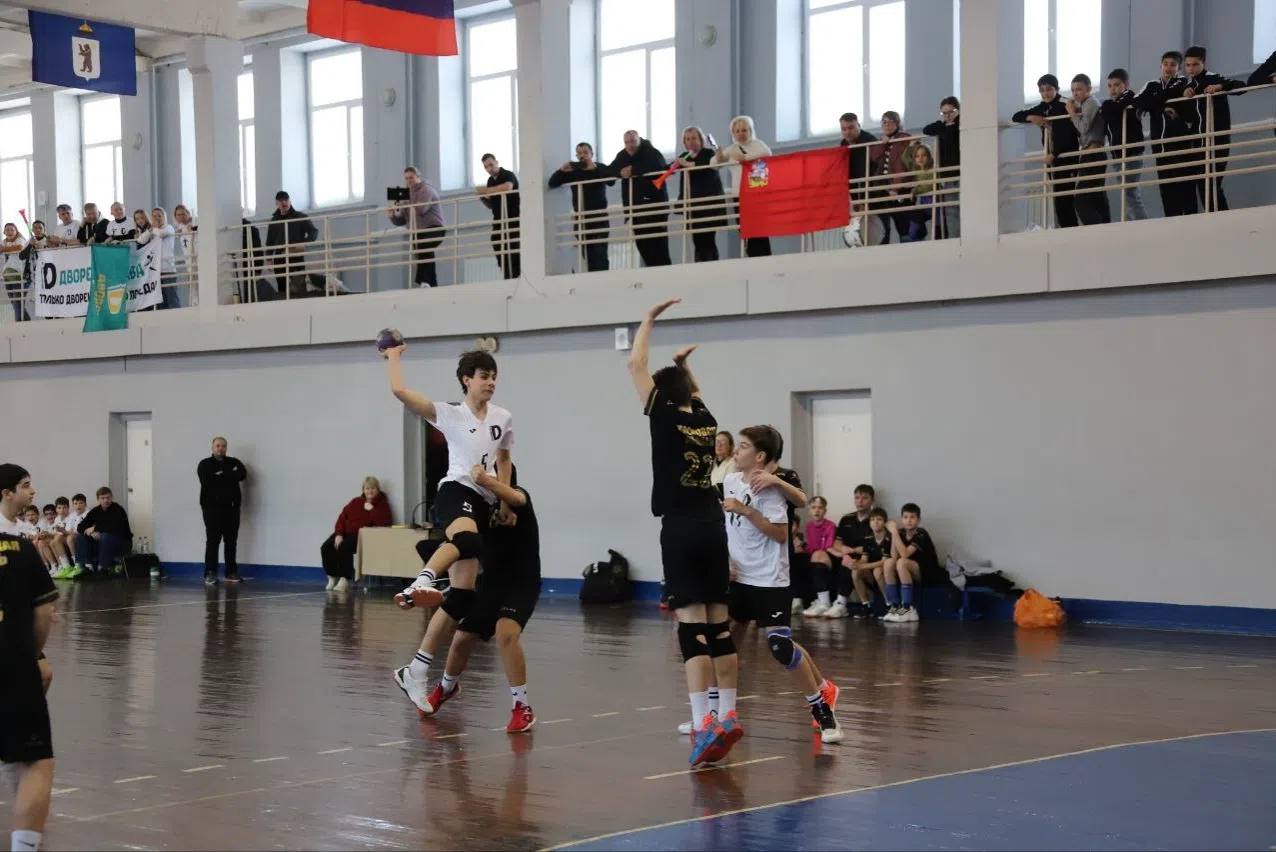 Сборная Московской области с участием спортсменов из Протвино выиграла полуфинал Всероссийских соревнований по гандболу Сборная Московской области с участием спортсменов из Протвино выиграла полуфинал Всероссийских соревнований по гандболу