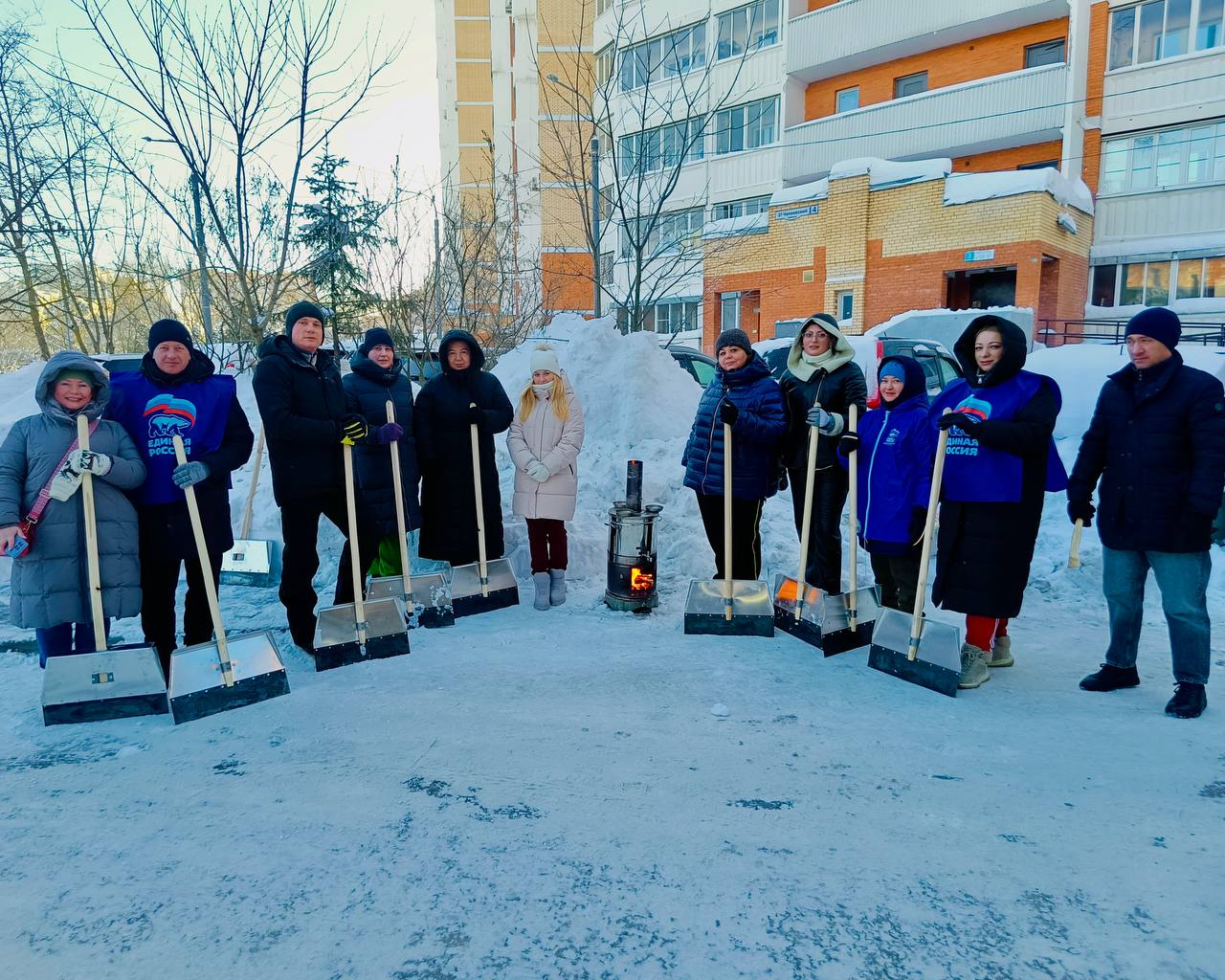 Депутаты и жители города вышли на субботник Депутаты и жители города вышли на субботник