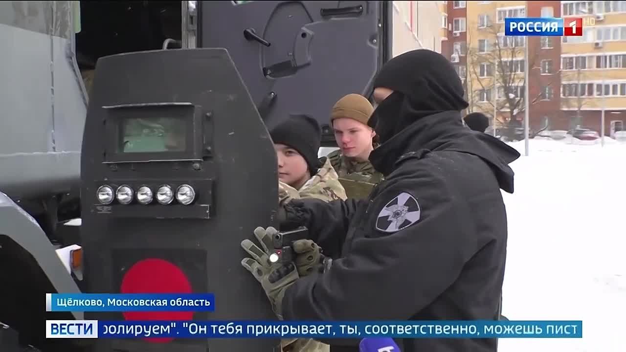 Сотрудники спецподразделения Росгвардии провели занятие с воспитанниками военно-патриотического объединения