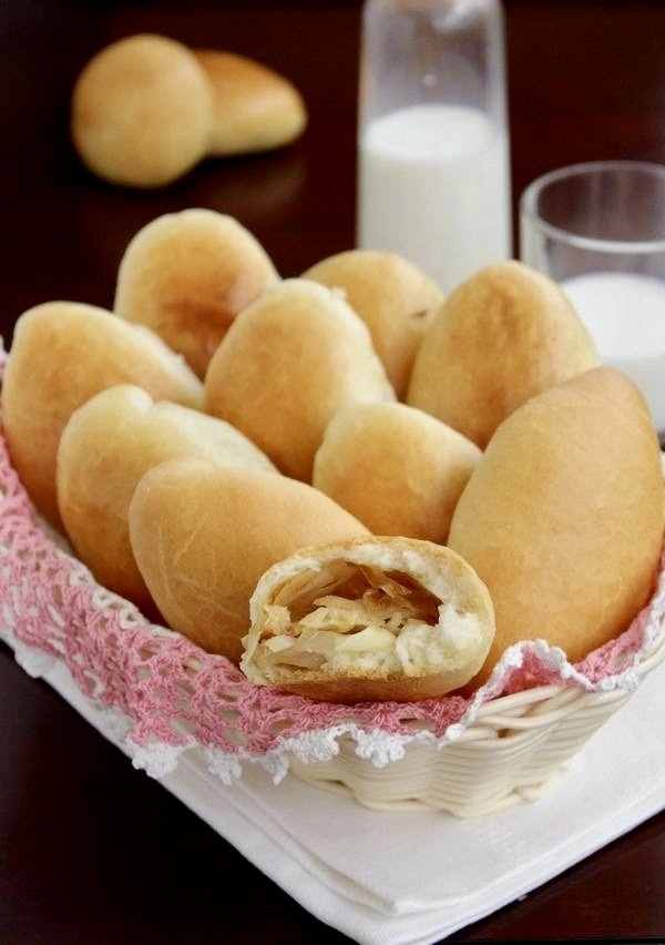 Постные пирожки с капустой: вкусное и легкое угощение