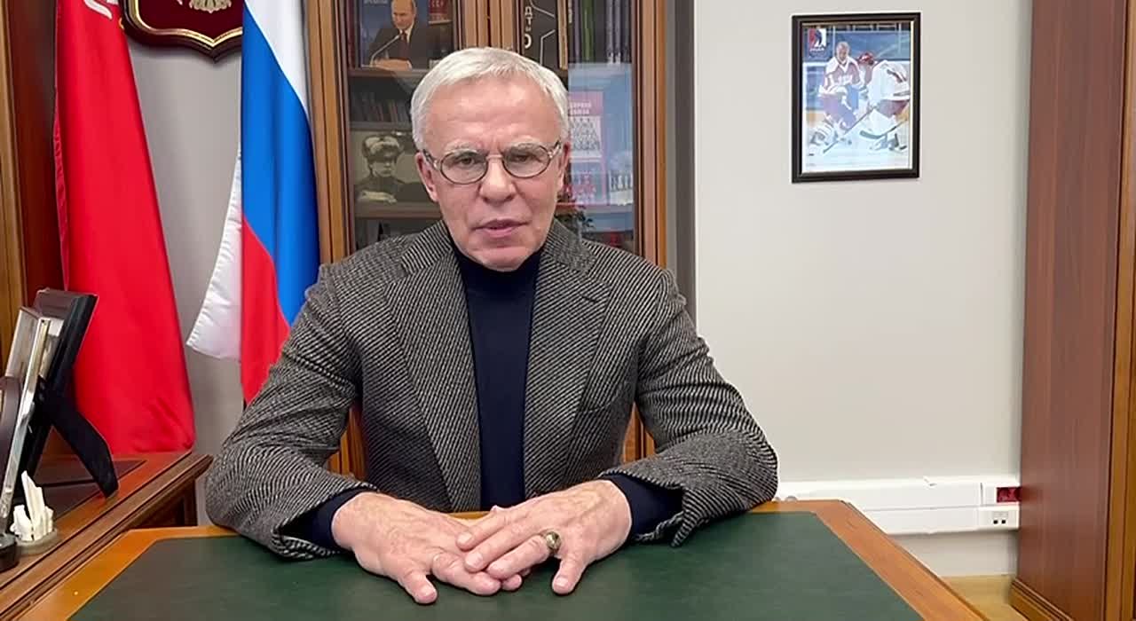 Вячеслав Фетисов поприветствовал участников лыжной гонки памяти Подольских курсантов