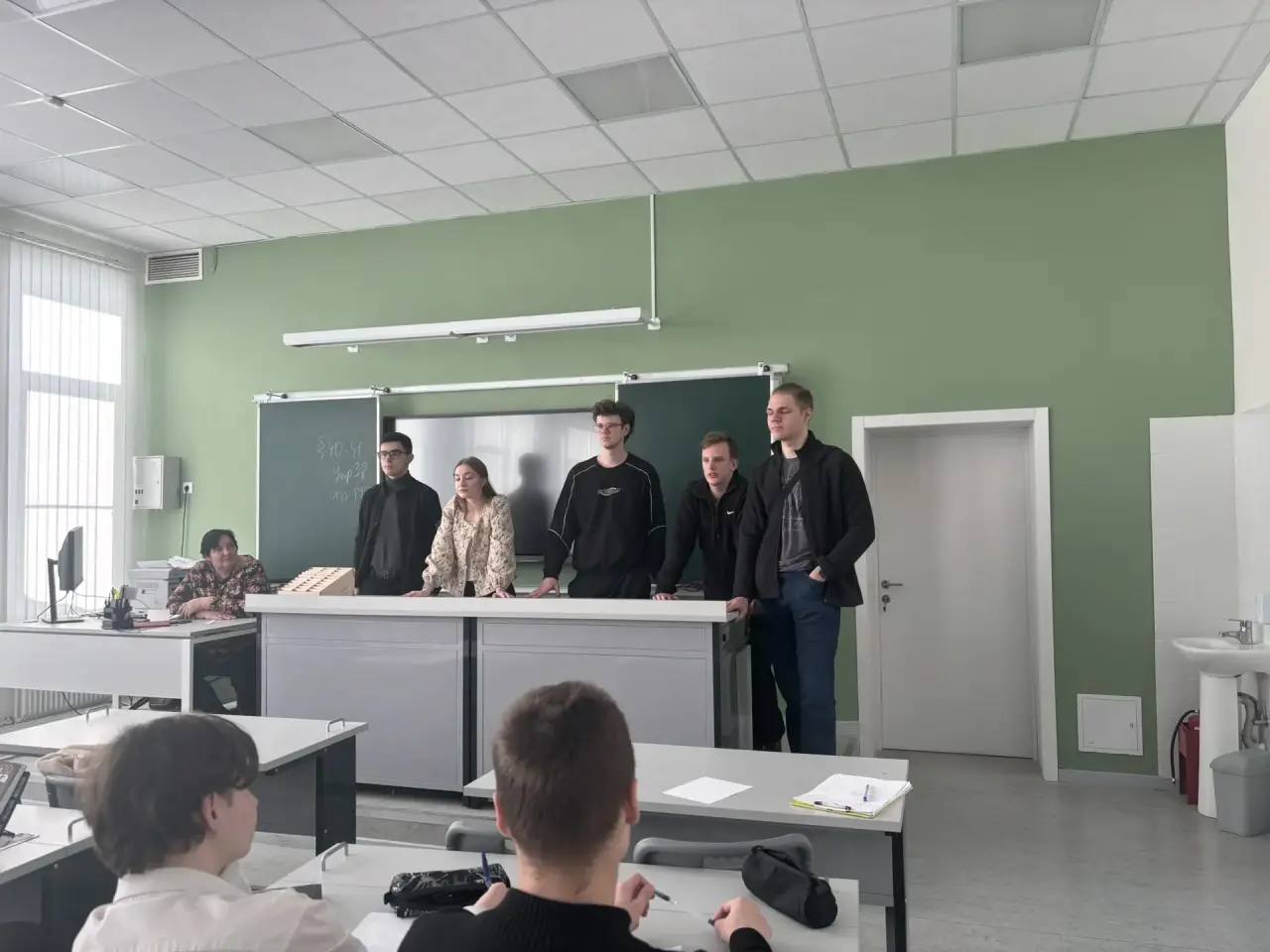 30 января в нашей школе прошла удивительная встреча с выпускниками 2025 года, которые пришли к учащимся 10-11 классов 30 января в нашей школе прошла удивительная встреча с выпускниками 2025 года, которые пришли к учащимся 10-11 классов