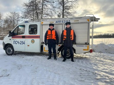 Опасный «бутерброд» – снег, лед и вода! Спасатели не рекомендуют мытищинцам выходить на замерзшие водоемы в снегопад