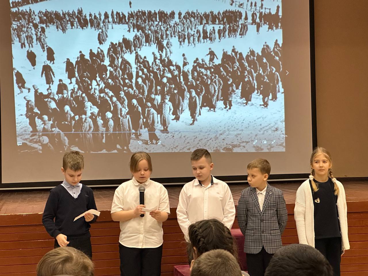 Литературно-музыкальная композиция в честь Победы в Сталинградской битве Литературно-музыкальная композиция в честь Победы в Сталинградской битве