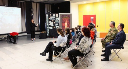 В рамках проекта "Успех V единстве поколений" партии Единая Россия в Доме культуры посёлка Цюрупы МУ «ВКМЦКиТ "Истоки" состоялось патриотическое мероприятие "900 героических дней", посвященное Дню освобождения Ленинграда от...