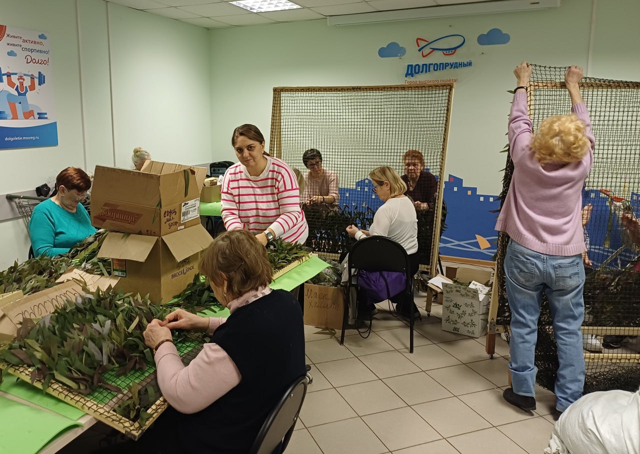 «Серебряные» волонтёры осваивают новые технологии создания маскировочных изделий «Серебряные» волонтёры осваивают новые технологии создания маскировочных изделий