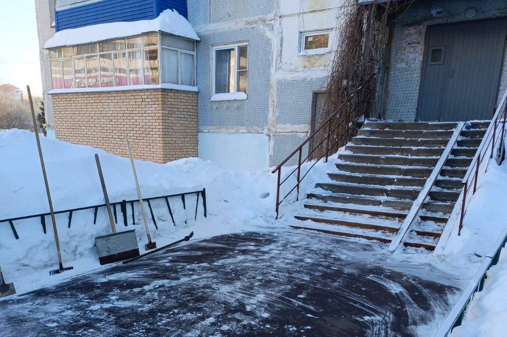 Продолжаем уборку улиц нашего города Продолжаем уборку улиц нашего города