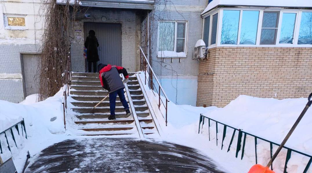 Продолжаем уборку улиц нашего города
