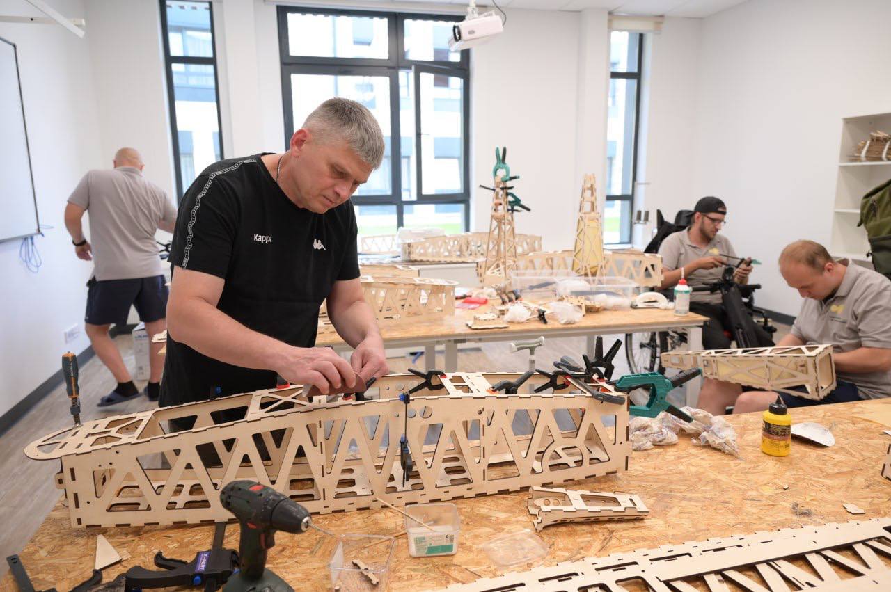 Свыше 3,5 тысяч домодедовцев воспользовались региональными мерами поддержки для участников СВО и их семей Свыше 3,5 тысяч домодедовцев воспользовались региональными мерами поддержки для участников СВО и их семей