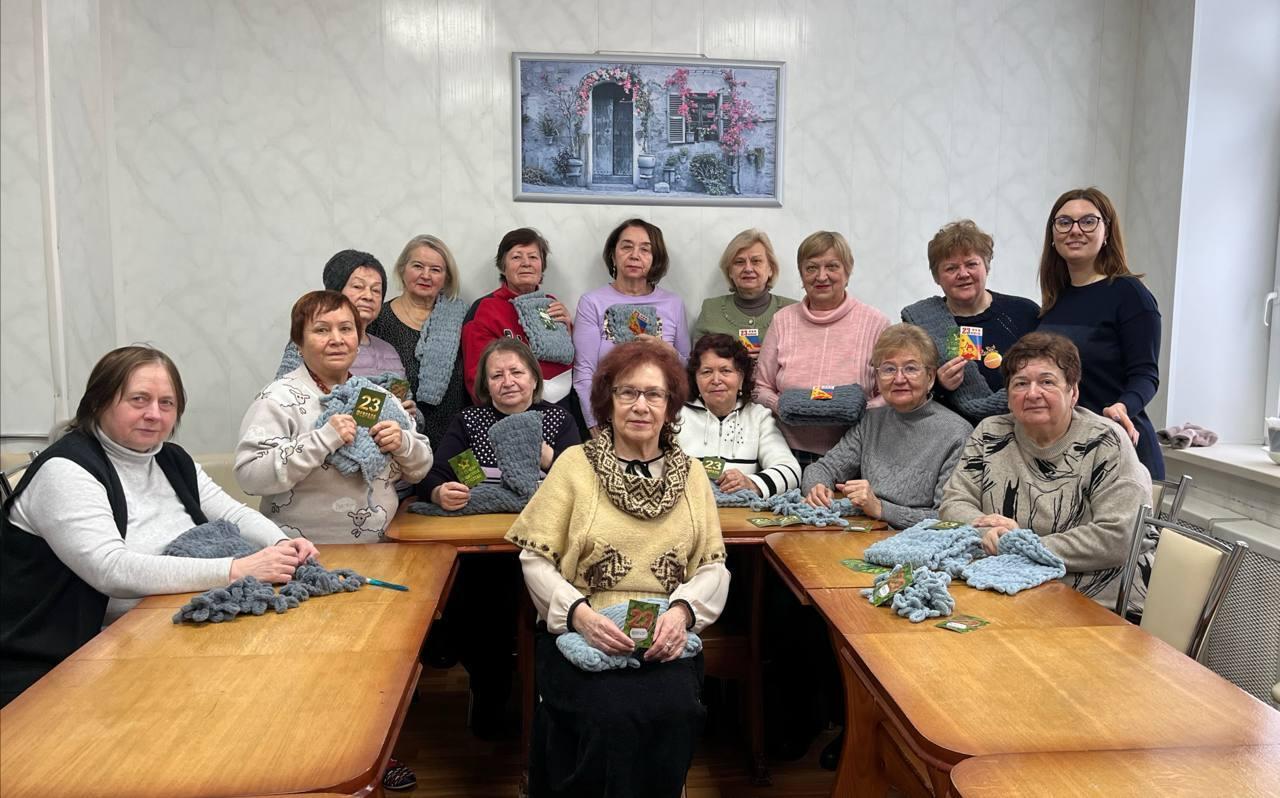 Тепло для героя: Пушкинские долголеты подарили частичку тепла и заботы участникам СВО Тепло для героя: Пушкинские долголеты подарили частичку тепла и заботы участникам СВО