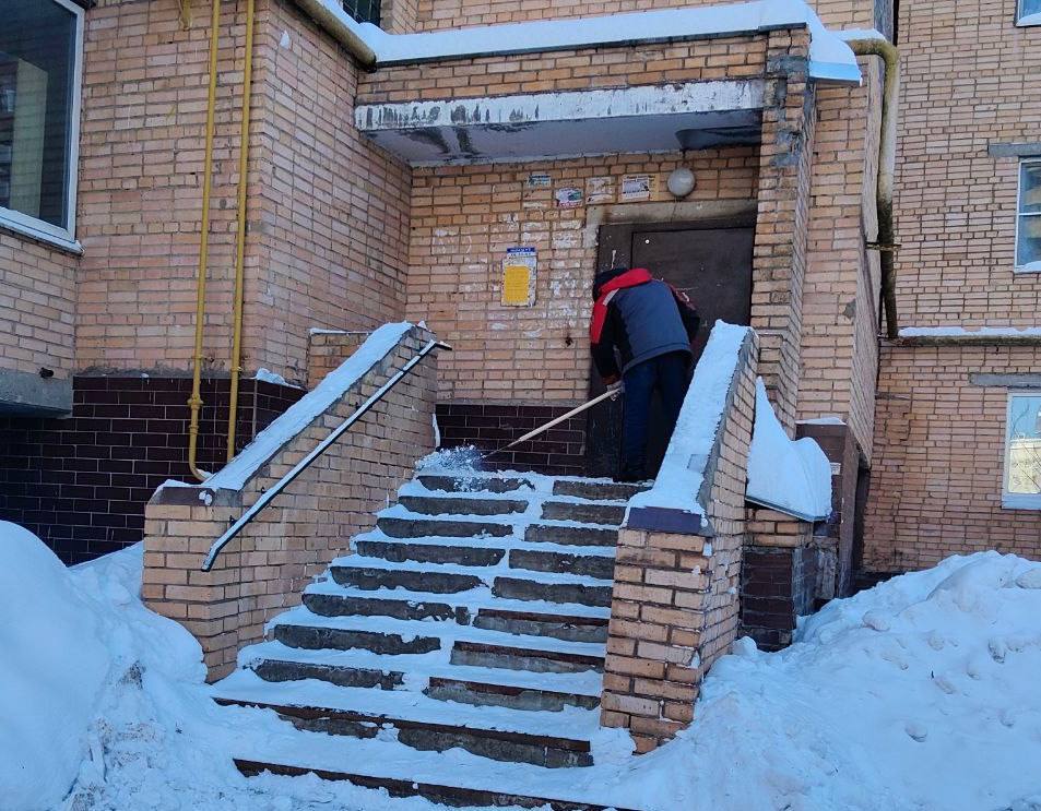 Продолжаем уборку улиц нашего города Продолжаем уборку улиц нашего города