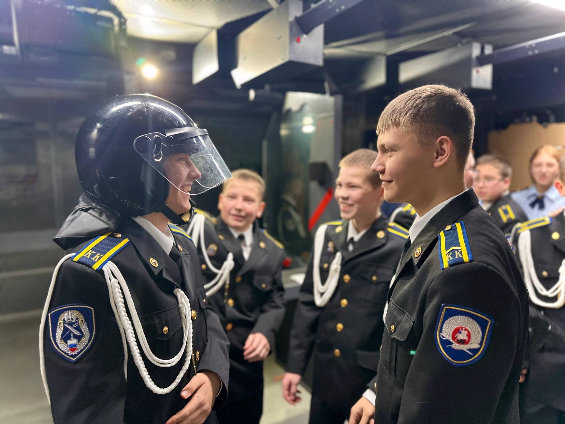 Кадетам Домодедово рассказали о службе в полиции во время экскурсии в УМВД Кадетам Домодедово рассказали о службе в полиции во время экскурсии в УМВД