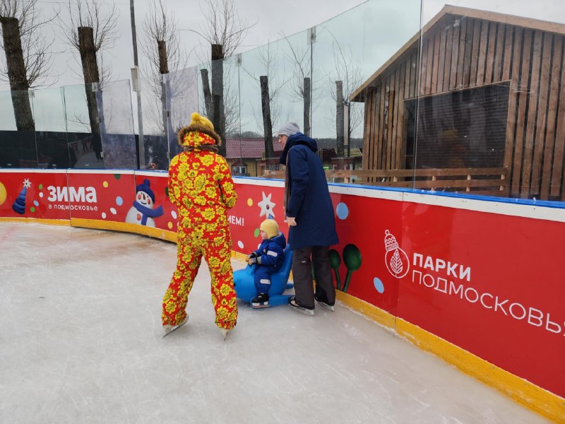 Каток на набережной Сенежа побил рекорд посещаемости