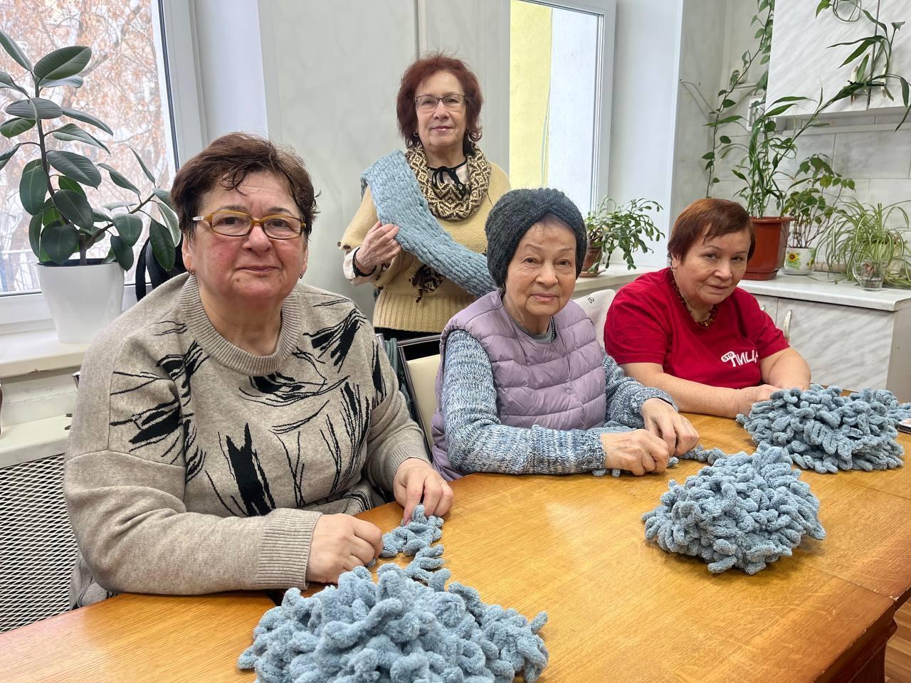 Тепло для героя: Пушкинские долголеты подарили частичку тепла и заботы участникам СВО Тепло для героя: Пушкинские долголеты подарили частичку тепла и заботы участникам СВО