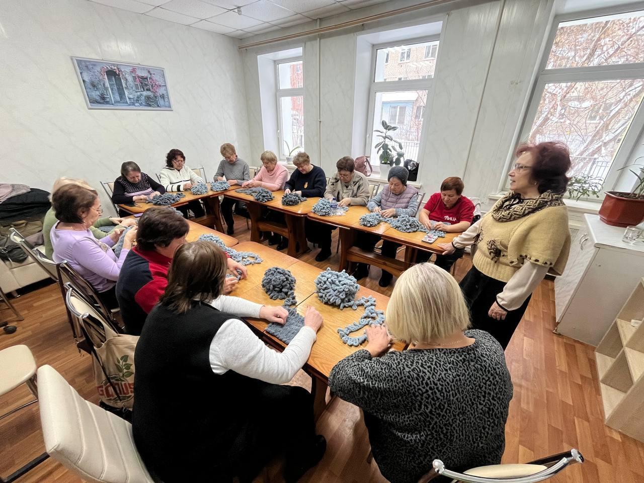 Тепло для героя: Пушкинские долголеты подарили частичку тепла и заботы участникам СВО Тепло для героя: Пушкинские долголеты подарили частичку тепла и заботы участникам СВО