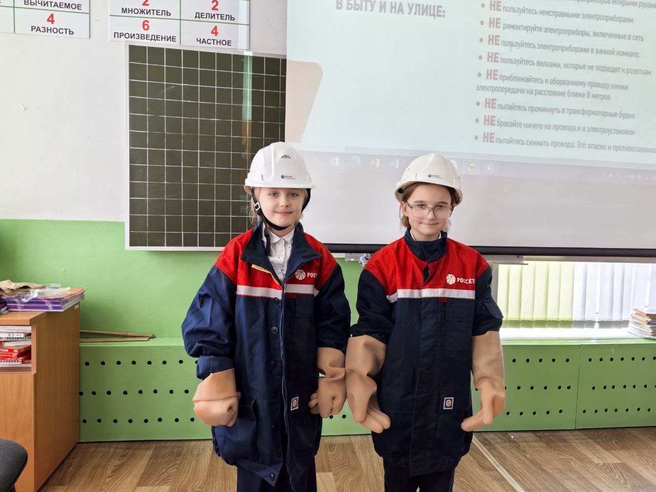 Энергетики «Россети Московский регион» провели в гимназии №5 урок по электробезопасности Энергетики «Россети Московский регион» провели в гимназии №5 урок по электробезопасности