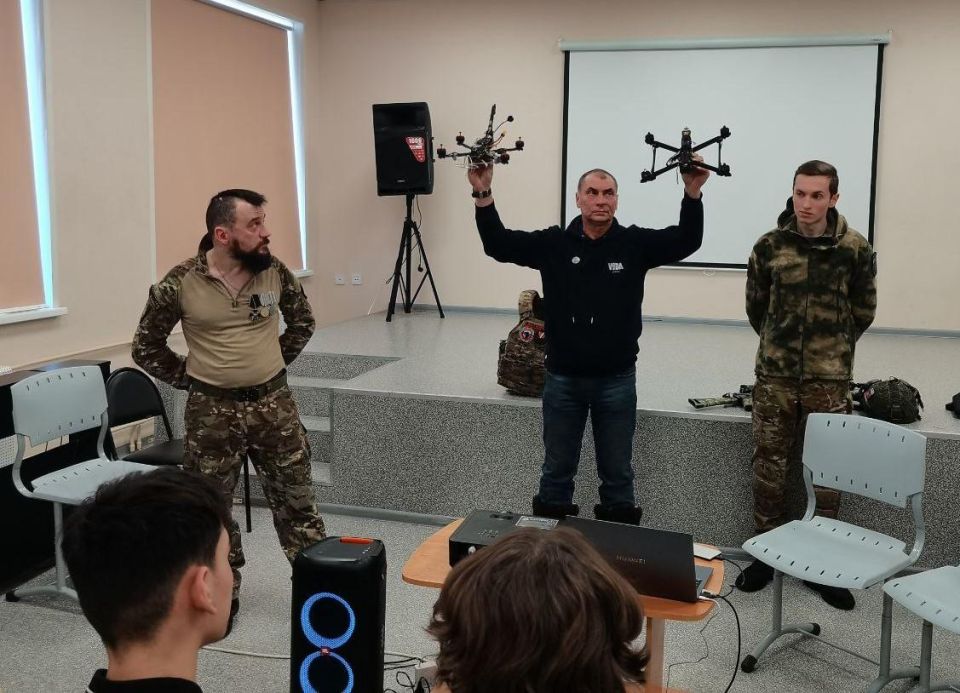 4 ������� � ������ ����������� � 4 �. ������� ��� ���������������� ��������� ���� ��������, ������������ �� ��� ������ ������-������������������