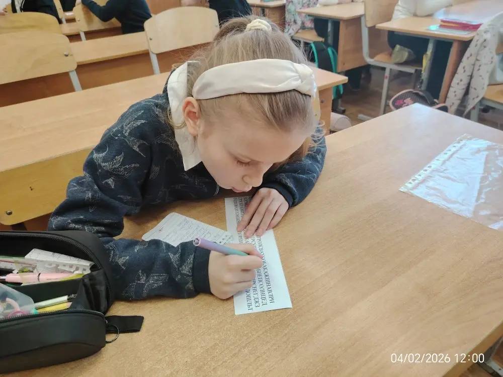 Сегодня наш 2В класс МБОУ лицея №4 (классный руководитель Остапенко И.А.) в рамках тематической недели участвовал в увлекательном событии — клубе веселых наук по русскому языку! Сегодня наш 2В класс МБОУ лицея №4 (классный руководитель Остапенко И.А.) в рамках тематической недели участвовал в увлекательном событии — клубе веселых наук по русскому языку!