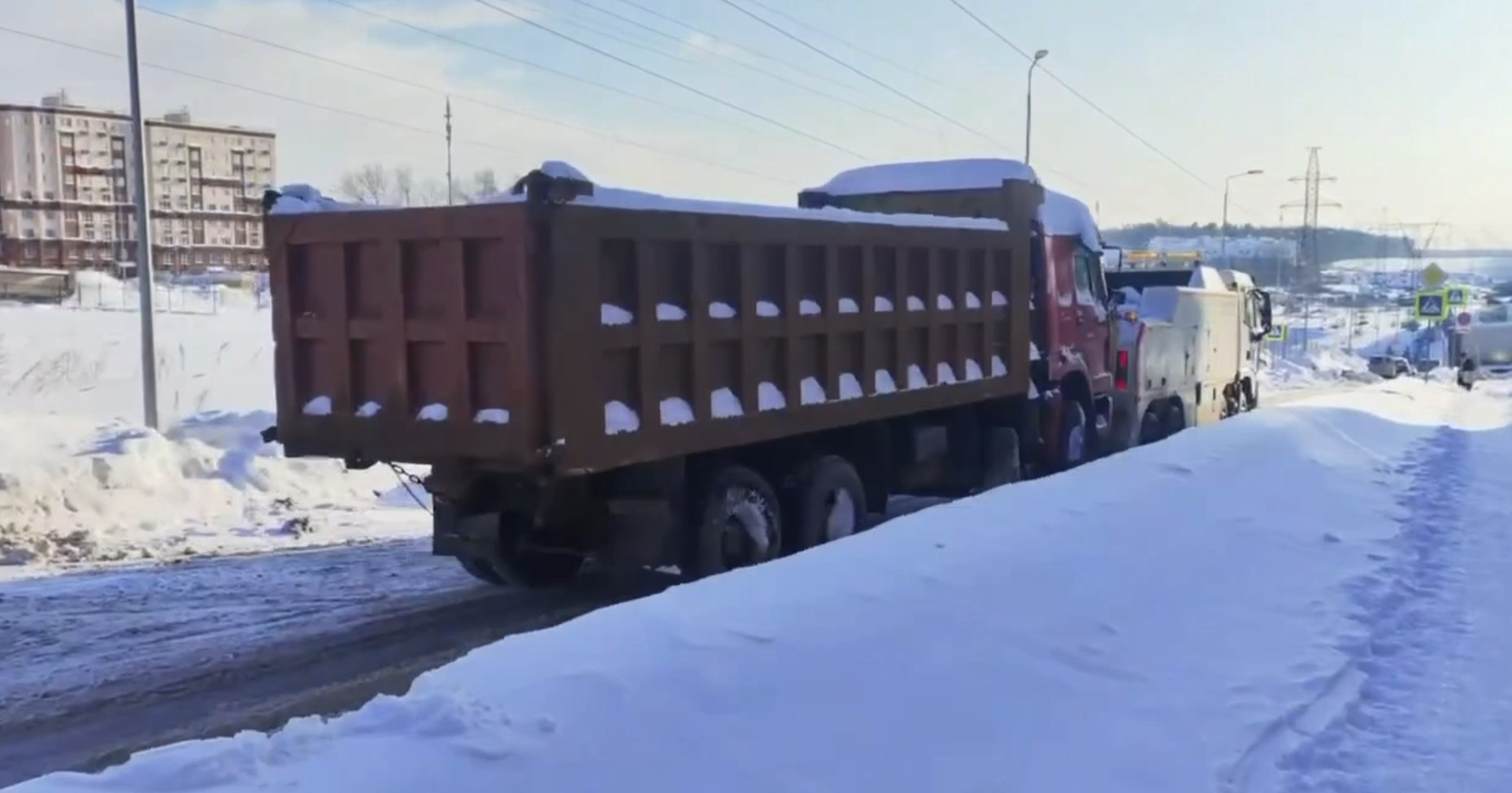 В Ленинском городском округе совместно с министерством транспорта и дорожной инфраструктуры Московской области продолжают ежедневную работу по эвакуации неправильно припаркованного грузового транспорта внутри дворов и улиц В Ленинском городском округе совместно с министерством транспорта и дорожной инфраструктуры Московской области продолжают ежедневную работу по эвакуации неправильно припаркованного грузового транспорта внутри дворов и улиц
