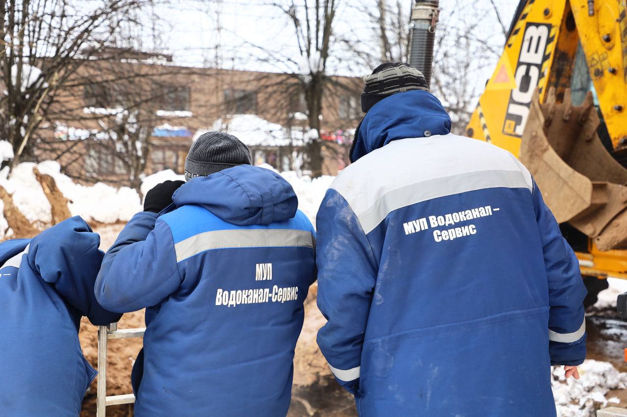 В поселке Пролетарский оперативно устранена утечка на магистральном водопроводе В поселке Пролетарский оперативно устранена утечка на магистральном водопроводе
