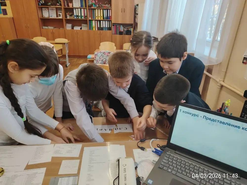 Сегодня наш 2В класс МБОУ лицея №4 (классный руководитель Остапенко И.А.) в рамках тематической недели участвовал в увлекательном событии — клубе веселых наук по русскому языку! Сегодня наш 2В класс МБОУ лицея №4 (классный руководитель Остапенко И.А.) в рамках тематической недели участвовал в увлекательном событии — клубе веселых наук по русскому языку!