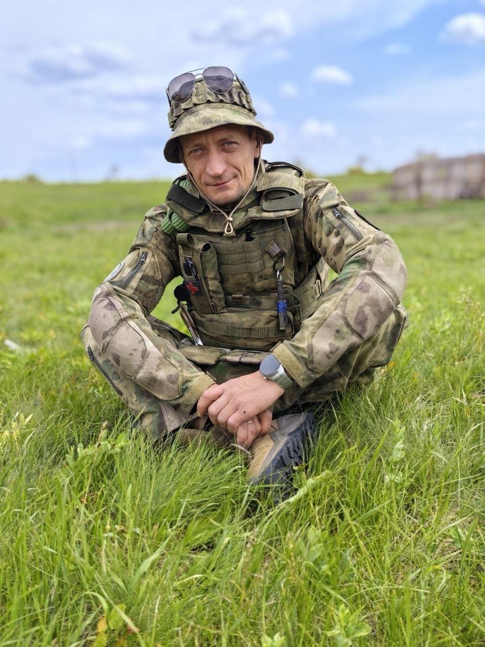 Антон Иванов, бывший начальник второго караула пожарно-спасательной части № 259 прошел путь от спасения людей в горящих зданиях до помощи ветеранам СВО в возвращении к мирной жизни Антон Иванов, бывший начальник второго караула пожарно-спасательной части № 259 прошел путь от спасения людей в горящих зданиях до помощи ветеранам СВО в возвращении к мирной жизни