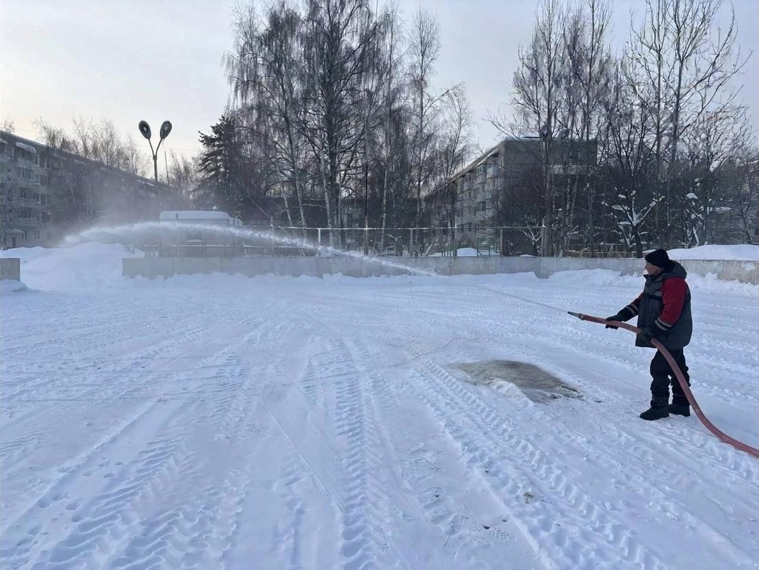 Ледовые катки и хоккейные коробки в населенных пунктах Городского округа Коломна приводят в порядок после снегопадов