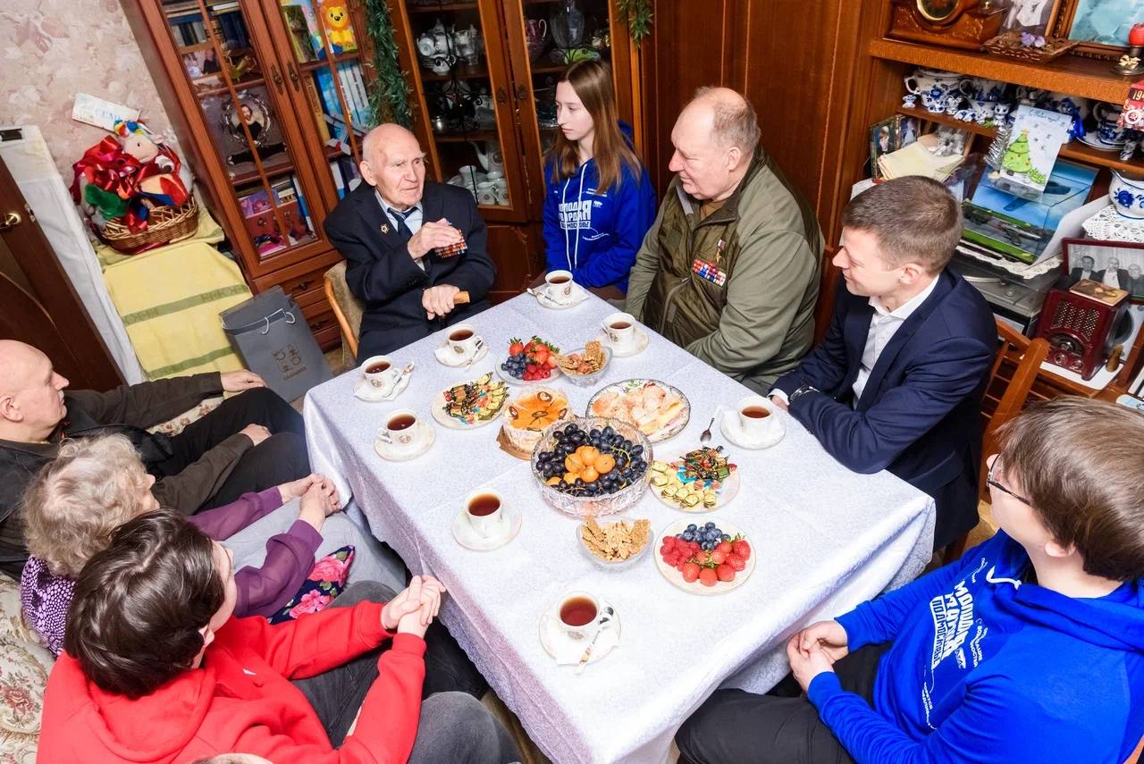 Сергей Юров: Свой день рождения отмечает ветеран Великой Отечественной войны, почётный житель Балашихи Василий Леонтьевич Голотюк - человек легендарной судьбы, стойкости и подлинного служения Отечеству Сергей Юров: Свой день рождения отмечает ветеран Великой Отечественной войны, почётный житель Балашихи Василий Леонтьевич Голотюк - человек легендарной судьбы, стойкости и подлинного служения Отечеству