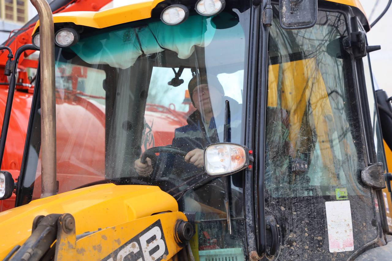 В поселке Пролетарский оперативно устранена утечка на магистральном водопроводе В поселке Пролетарский оперативно устранена утечка на магистральном водопроводе