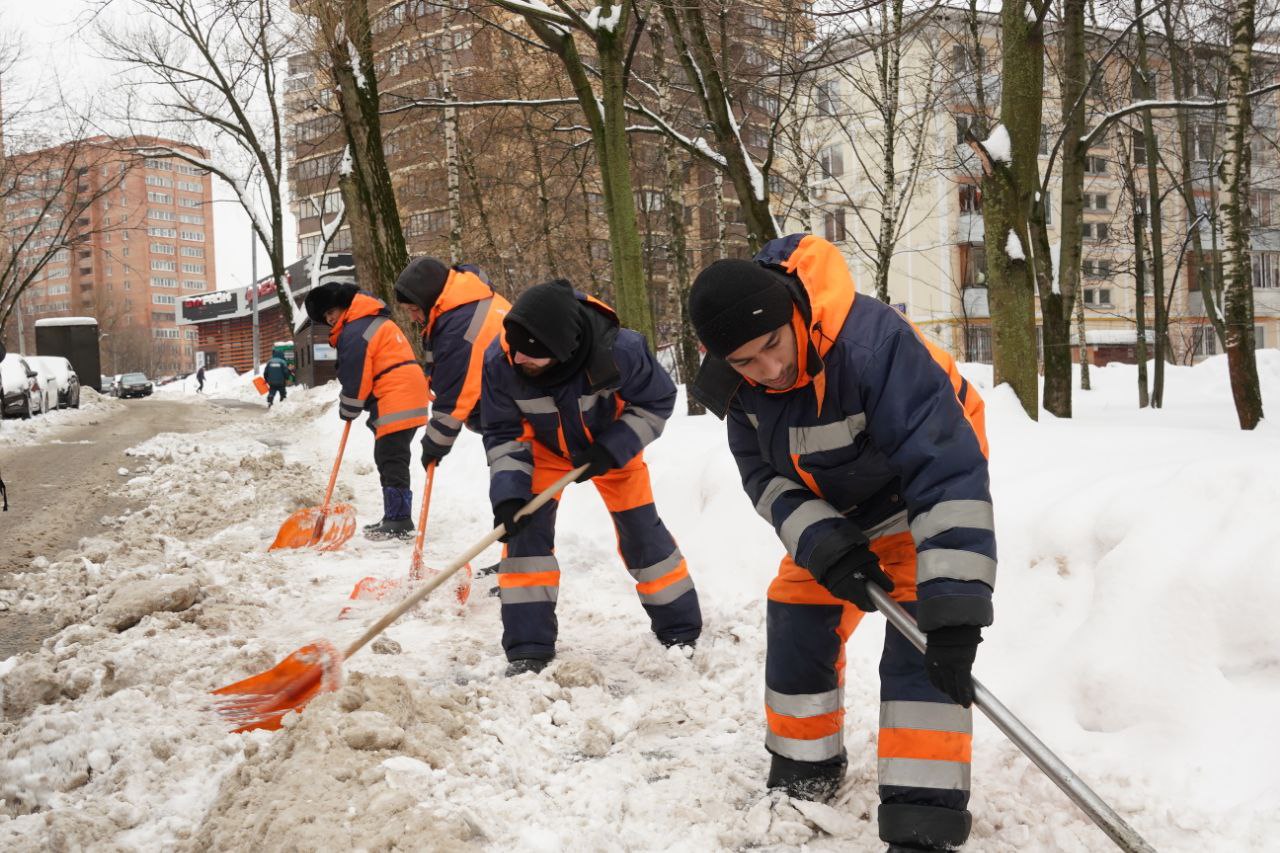 На улицы Реутова вывели 100% снегоуборочной техники На улицы Реутова вывели 100% снегоуборочной техники