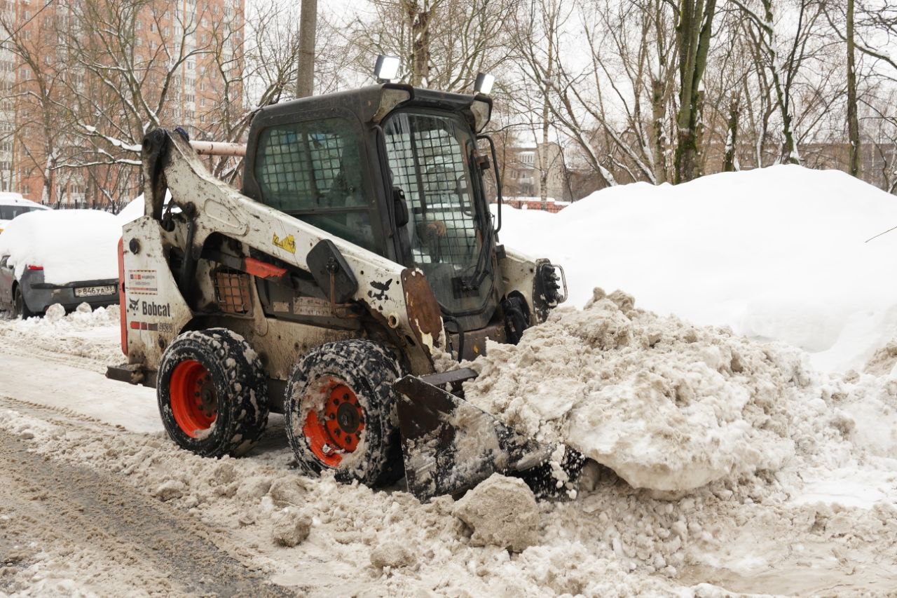 На улицы Реутова вывели 100% снегоуборочной техники На улицы Реутова вывели 100% снегоуборочной техники