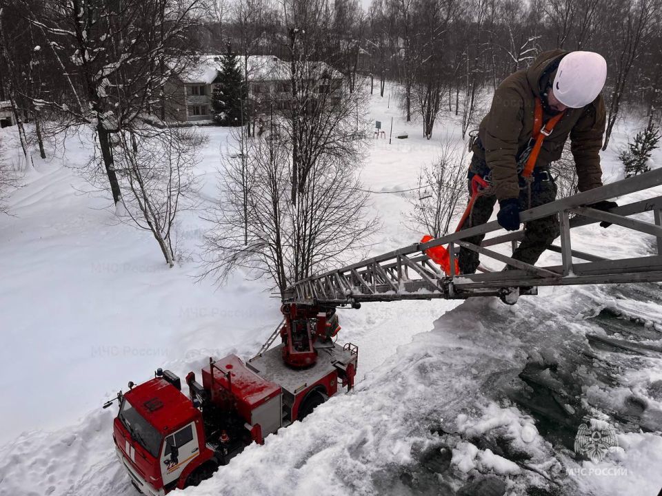 В Видном рассмотрены вопросы по очистке кровель от снега и льда и состоянию источников наружного противопожарного водоснабжения