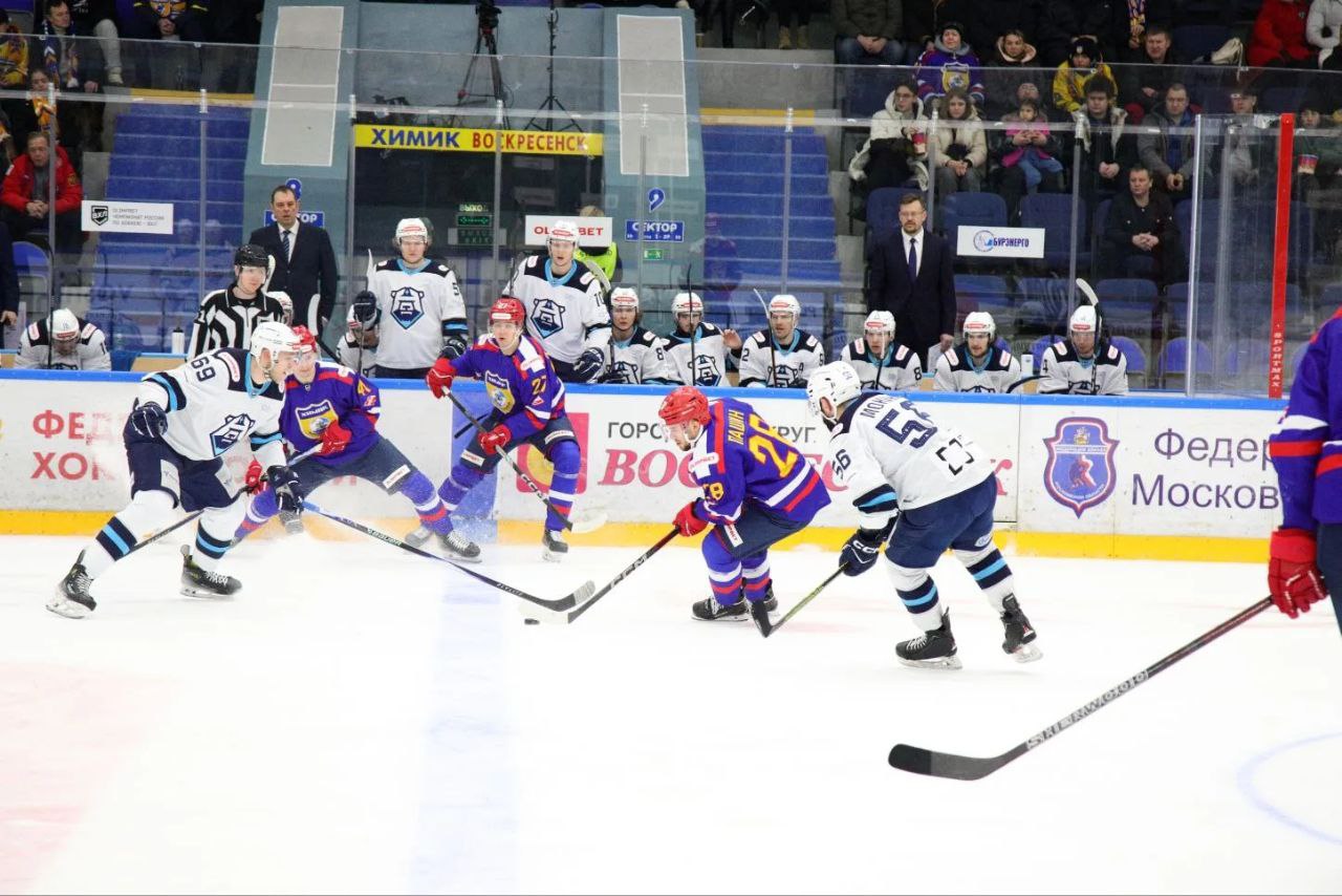 Алексей Малкин: Вместе с дочкой и болельщиками был рад вновь поддержать любимый "Химик" в поединке с ХК "Норильск" Алексей Малкин: Вместе с дочкой и болельщиками был рад вновь поддержать любимый "Химик" в поединке с ХК "Норильск"