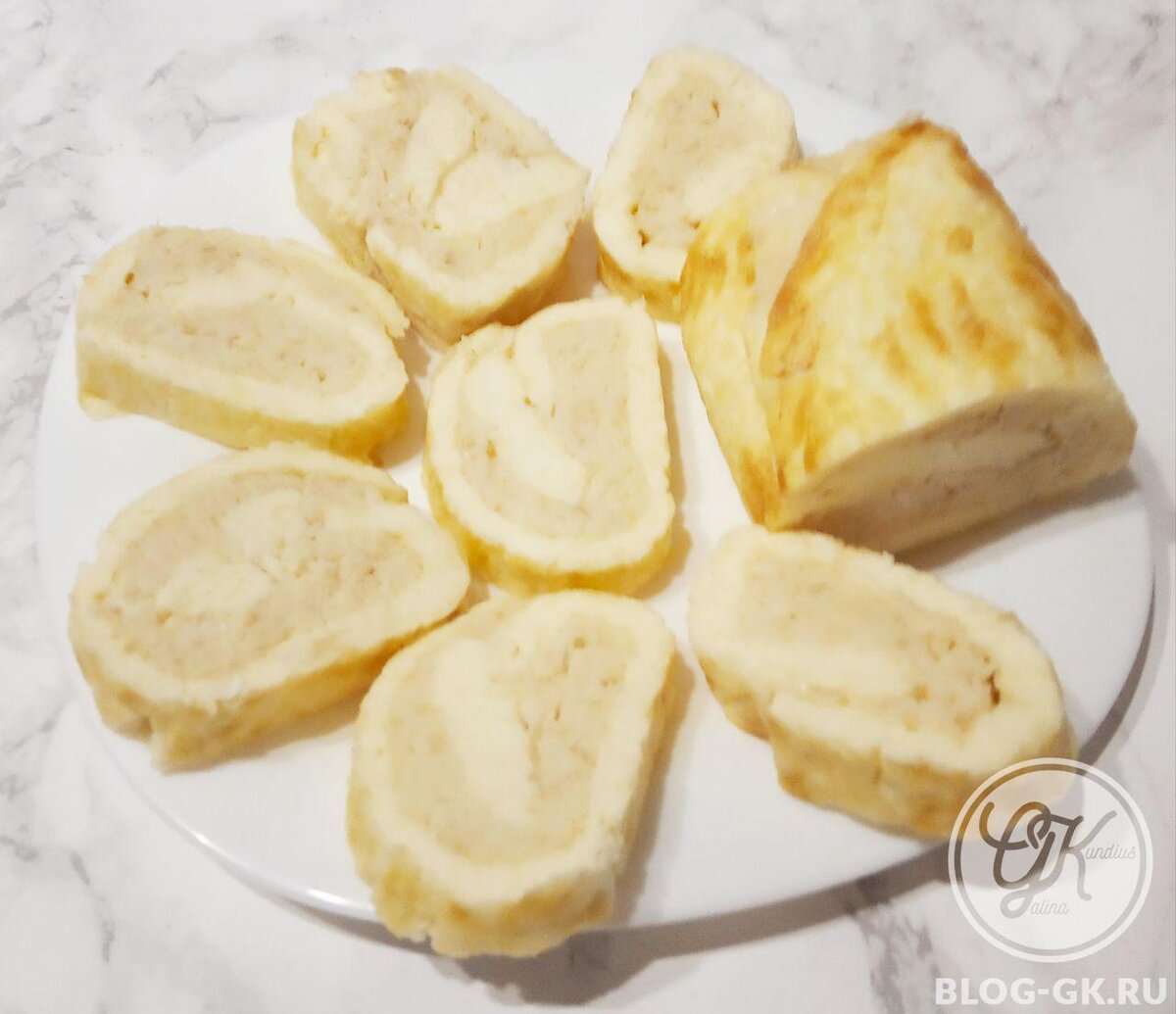 Вкусный яичный рулет с копченым сыром: просто и невероятно аппетитно