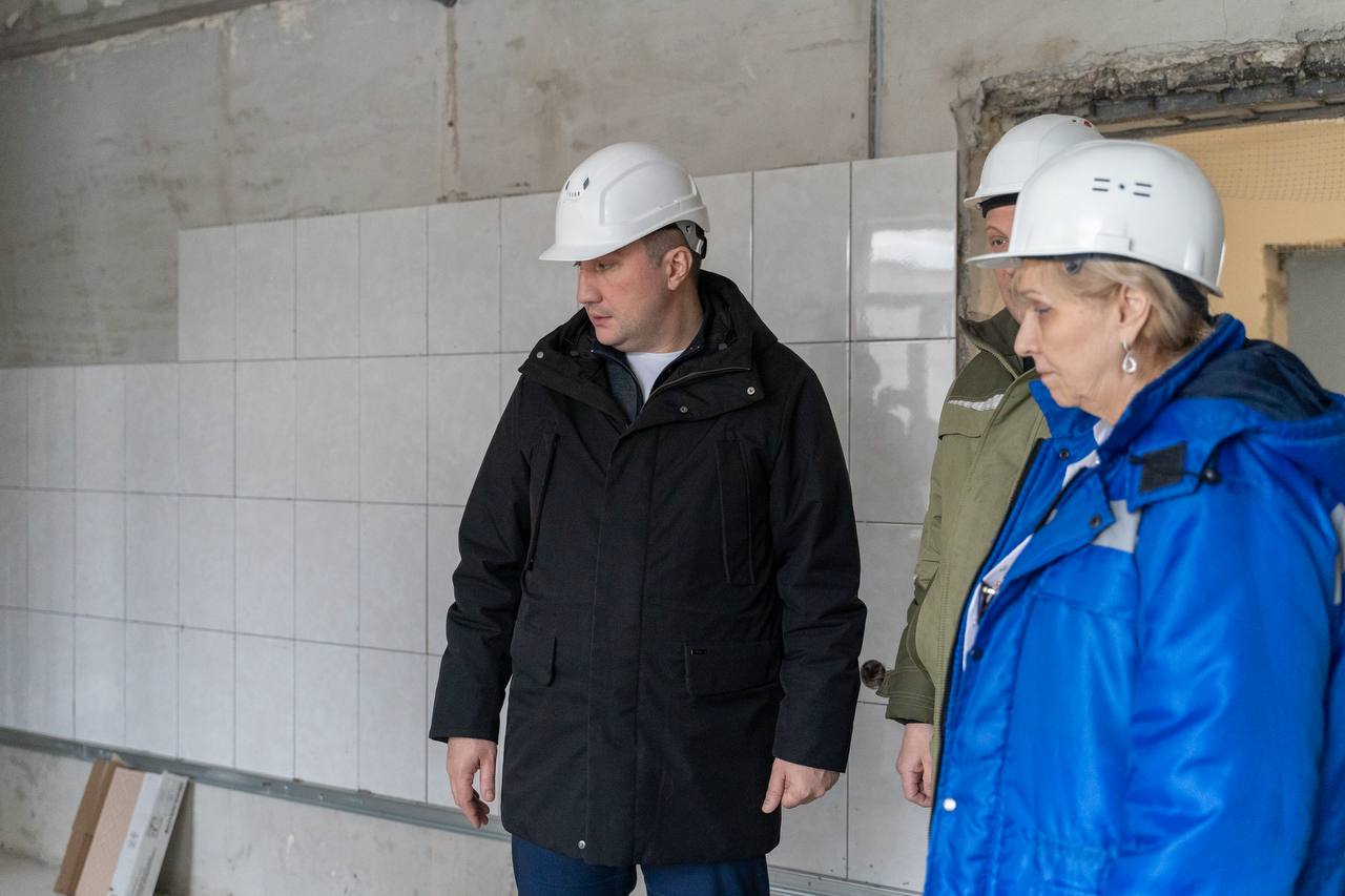 Провел встречу с коллективом жуковской ОКБ и посмотрел, как проходит капремонт Провел встречу с коллективом жуковской ОКБ и посмотрел, как проходит капремонт