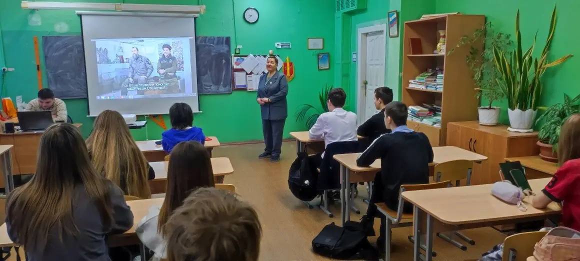 РАЗГОВОРЫ О ВАЖНОМ. 16 февраля занятие "Разговоры о важном" посвящено теме: «Герой из соседнего двора» РАЗГОВОРЫ О ВАЖНОМ. 16 февраля занятие "Разговоры о важном" посвящено теме: «Герой из соседнего двора»