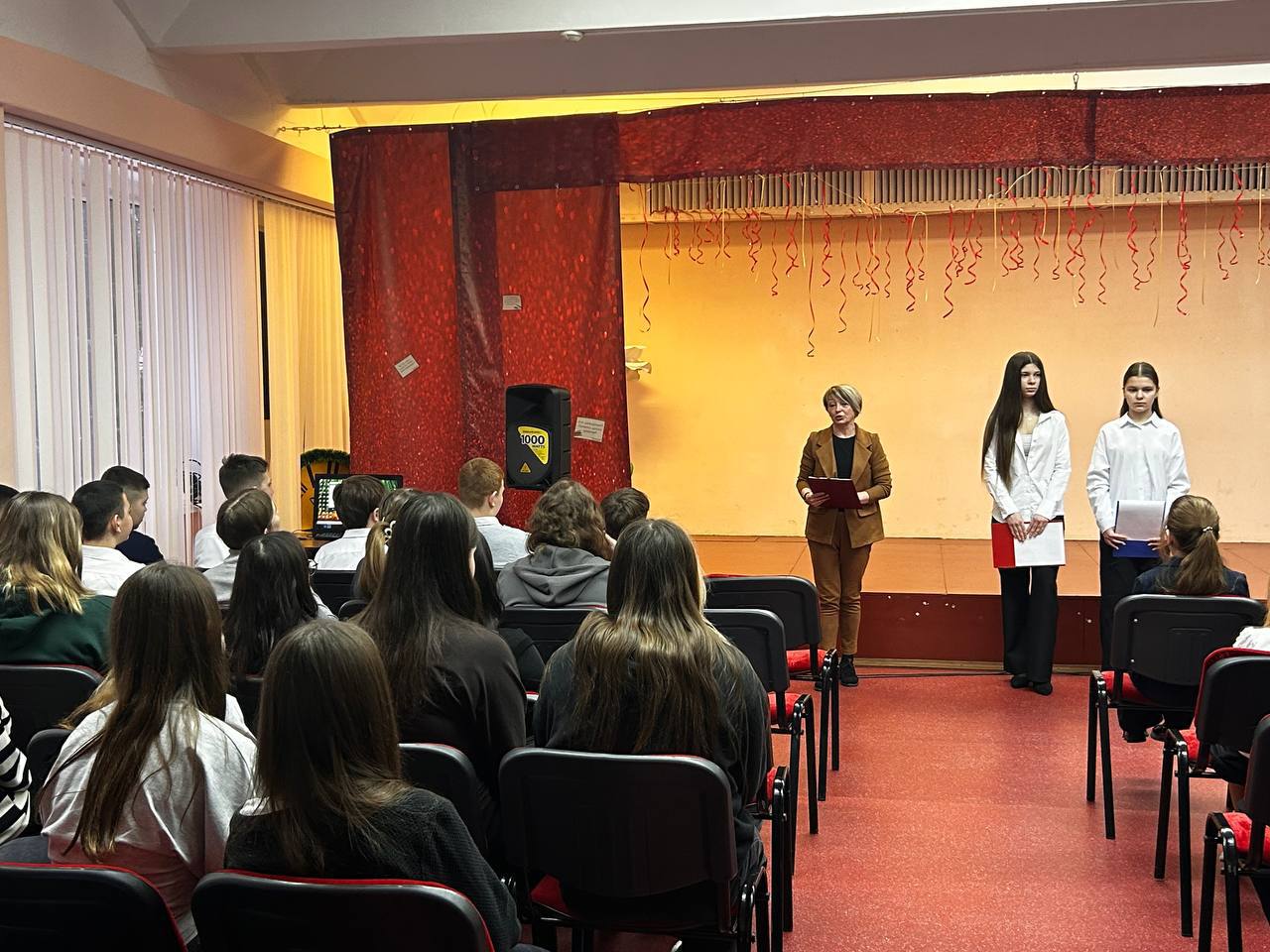 РАЗГОВОРЫ О ВАЖНОМ. 16 февраля занятие "Разговоры о важном" посвящено теме: «Герой из соседнего двора» РАЗГОВОРЫ О ВАЖНОМ. 16 февраля занятие "Разговоры о важном" посвящено теме: «Герой из соседнего двора»